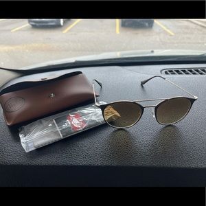 Women’s Ray Bans with Case and Cleaning Cloth